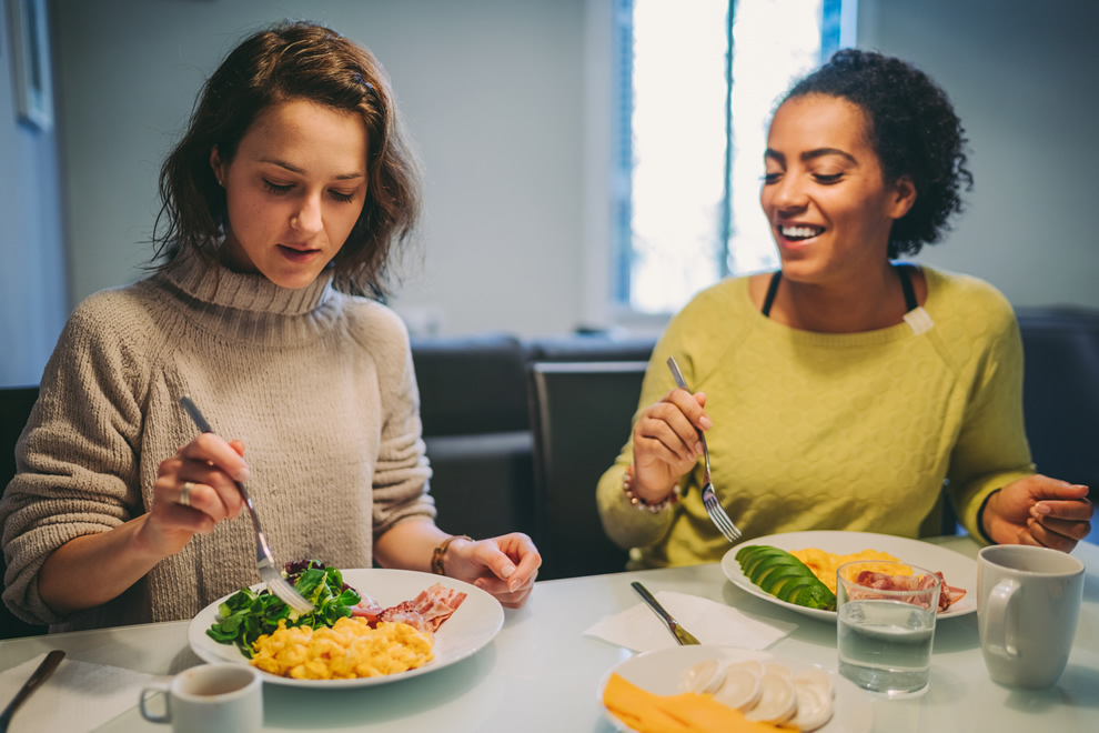vrouwen eten keto voeding