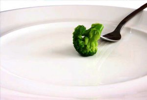 broccoli op bord met vork