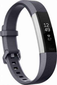 Fitbit Alta HR zwarte horloge op witte achtergrond