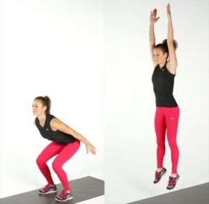 Vrouw doet Jump squats op een matje