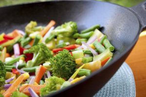 légumes dans un wok