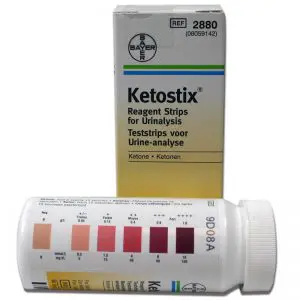 ketostix reagent strips in verpakking en doosje 