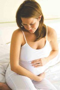 zwangere vrouw heeft last van brandend maagzuur 